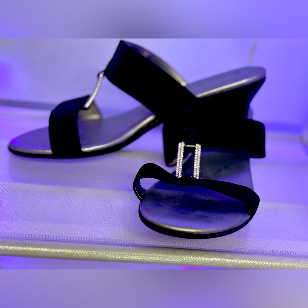 Black w diamond wedge